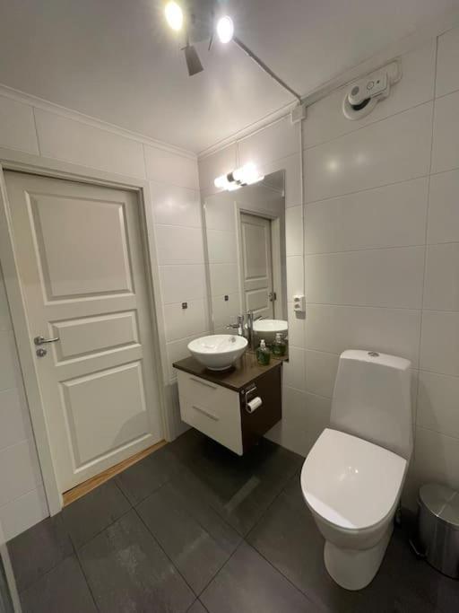 Revtind - Modern Apartment With Free Parking Narvik Bagian luar foto